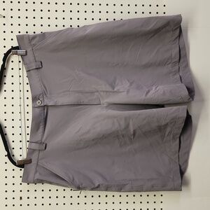 Uner Armour gray golf shorts size 40 EUC